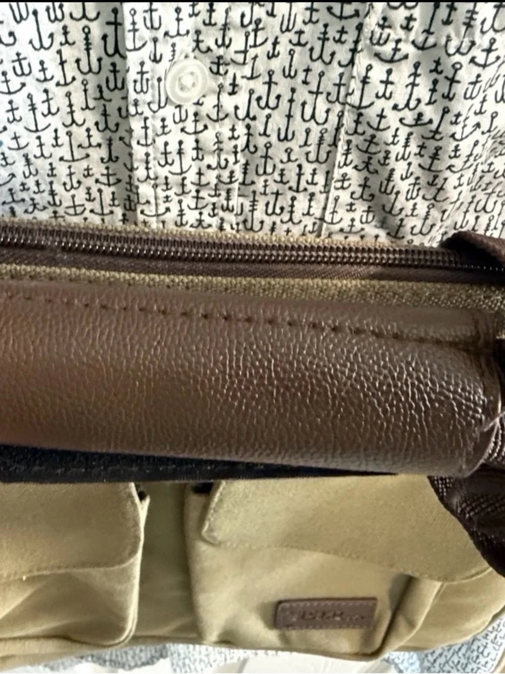NWOT Bella Russo Khaki Canvas Padded Laptop Bag With Adjustable Strap & Pockets